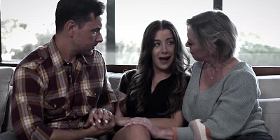 Dee Williams & Natalie Brooks are sharing dude's cock in 3some