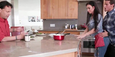 I’m Just Fucking My Stepmom While Dad Doesn't See