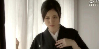 Busty Asian mom Aimi Yoshikawa bounces her tits while stepson fucks her