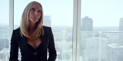 Kenzie Reeves, Mona Wales & Oliver Flynn in FFM threesome video