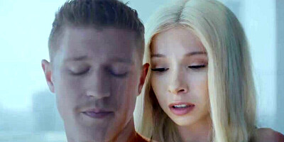 Kenzie Reeves, Mona Wales & Oliver Flynn in FFM threesome video