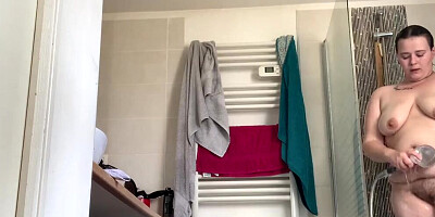 Vends-ta-culotte - Spycam: my stepmother in the bathroom, sniffing her panties and masturbating