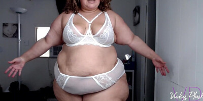 Extremely obese amateur Latina wants to show you her natural curves