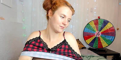 Foxy young girl shows off her sex toys in front of webcam