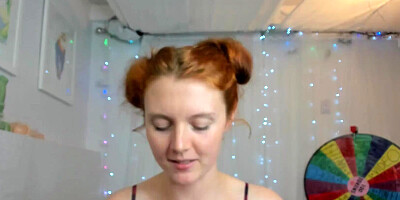 Foxy young girl shows off her sex toys in front of webcam