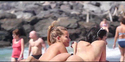 Sexy Topless Bikini Babes beach Voyeur HD Spycam Video