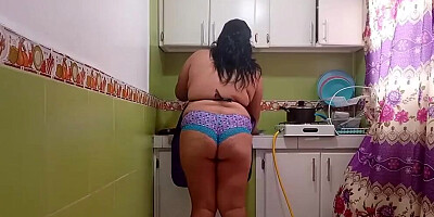 Whenever my stepsister has to clean the house, she doesn't wear a lot of clothes so that I can see her so we can fuck la