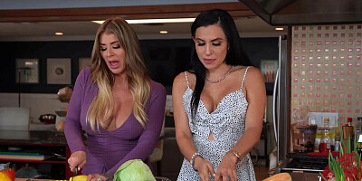 Stepmoms Swap Thanksgiving