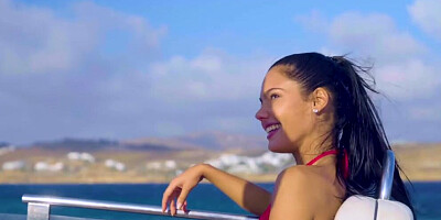 Lovely babe Apolonia Lapiedra is fucking with a stranger on the beach