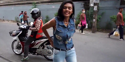 Euro tourist meets an Asian girl for fast sex