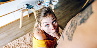 Energized cam slut reveals her thirst for the dick