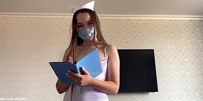 Kneppede en sygeplejerske og kom i hendes ansigt (blowjob, fodjob)