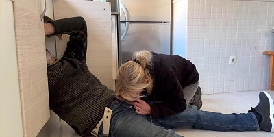 BLOWJOB TO THE PLUMBER IN MY KITCHEN - HOT WIFE