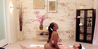 NURU MASSAGE - Stacked Ebony Goddess Has The Ride Of Her Life