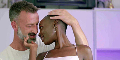 Zaawaadi gets nailed while visiting a cafe