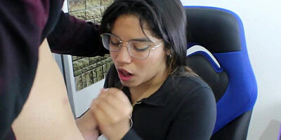 Come to a good deal with my boss - Cum in her mouth