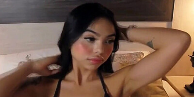 Sweet Asian camgirl wants to show you her natural body before pussy masturbation