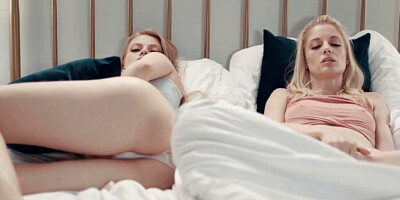 Sex-craving blonde seduced her female friend into having lesbian intercourse