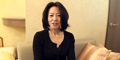 Asian MILF fucks big dick and gets pussy creampie