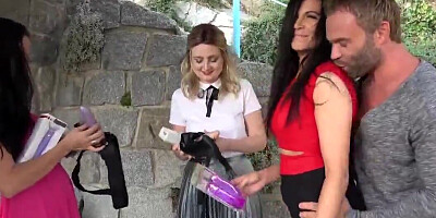 Guys nail other men's Czech wives in the fresh air