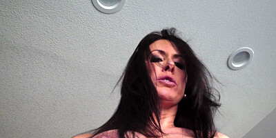 Porn diva with perfect body forms deals with seasoned fucker