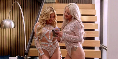 Elsa Jean's perfect pussy lips fuck with Allie Nicole