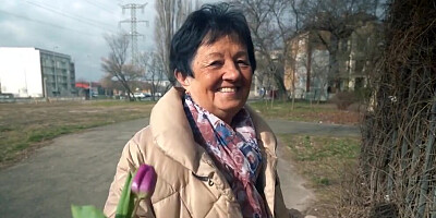 Busty mature woman takes cock in her pretty mouth and sucks it