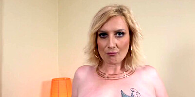 Mature milf Veronique satisfies her needy cunt