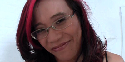 Mature milf over 50 with big clitoris pisses at the end of the amateur casting and makes him come in your mouth