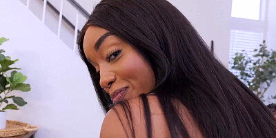 Lily Starfire Juicy Bubble Booty in Big Oiled Butts