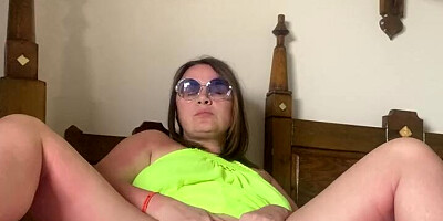 A VERY WET AND MOIST PUSSY, A YOUNG TINK SAT DOWN TO MASTURBATE HER BIG HAIRY CUNT AND HAD A SQUIRT ORGASM.