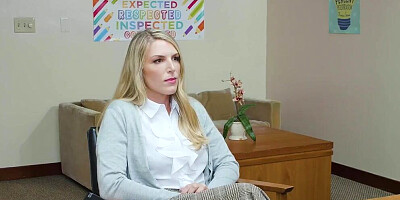 Joslyn Jane sucks dude's dong and gets fucked inside the table