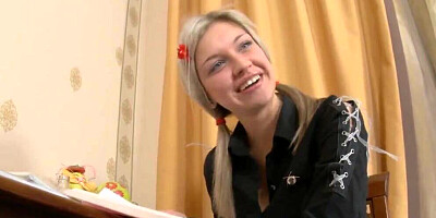 MAKE IT CLAP - Blonde Stepsister love ANAL CREAMPIE