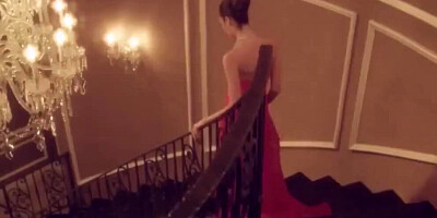 Enjoy hot famous ladies Gal Gadot & Isla Fisher while they are posing for you