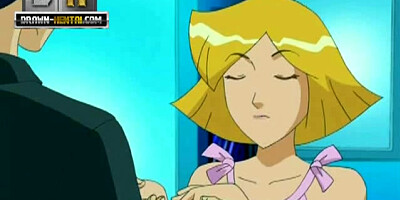 Totally Spies Porn - Beach bitch Clover