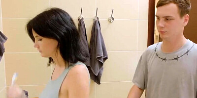 SISPORN. Man satisfies hottie who wants to be penetrated by stepbrother