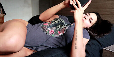 My finger helps me to have a pulsating orgasm - Amateur Model