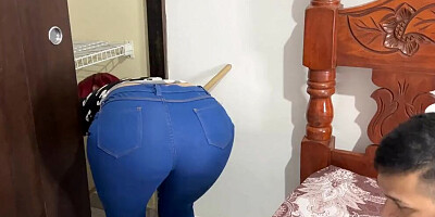 Sexy Maid Wife Cleaning Room in Tight Pants and Guy Couldn't Resist the Temptation of her Big Ass