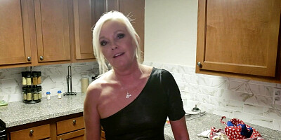 Dirty mature woman plays with wet cunt and fucks in POV-style video