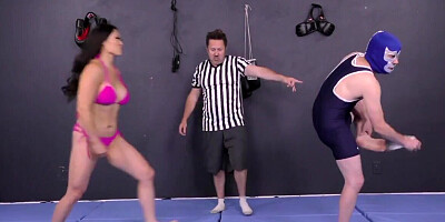 Nyomi Star is having a wrestlsing match with Fluffy