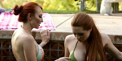 Kendra James licking the wet pussy of Veronica Vain