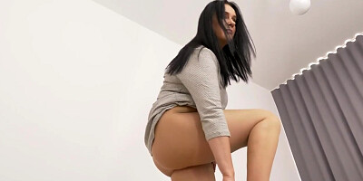 Wearing a nylon pair of pantyhose without panties gets Ria Black hot