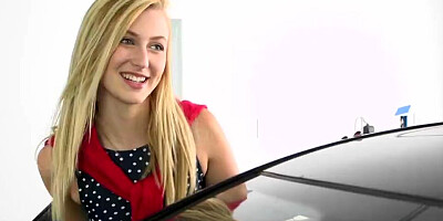 MILF Julia Ann and stepdaughter Alexa Grace are sharing a guy