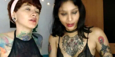 Inked amateur lesbians fucking on webcam show