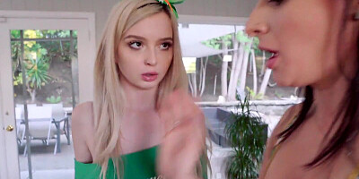 MILF Sheena Ryder shows stepdaughter Lexi Lore how to treat a man