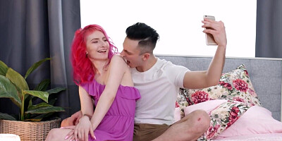 Alien Fox gets facefucked after taking some selfies