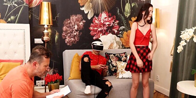 Cuckold with VR headset can't see GF sucking stepdad