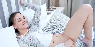 Beauty-Angels - Olivia Trunk - Tired? Get an orgasm!