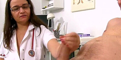 Slutty mature doctor Romana gives blowjob and handjob to a hung patient