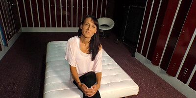 Mature cougar is having her first hardcore casting couch interview